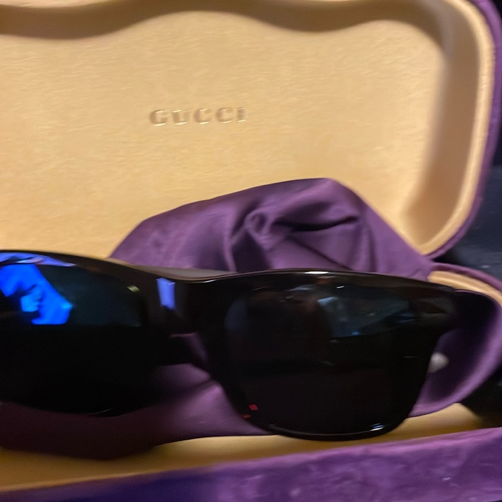 Brand new Never worn Gucci sunglasses 100 % authentic or money back guarantee